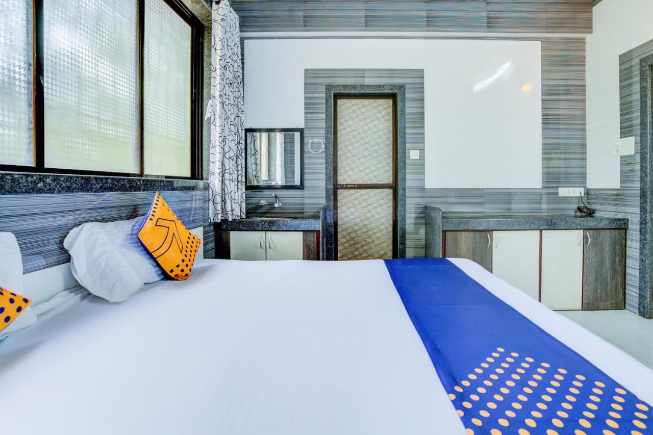 Spot On 63917 Hotel Dolphin Garden Kolad Εξωτερικό φωτογραφία
